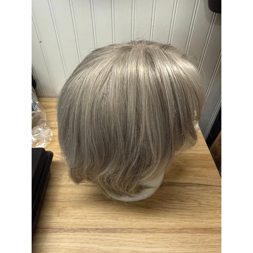 Tony of Beverly Wig Women OS Silver Grey Excellent Short Bob Synthetic Hairpiece